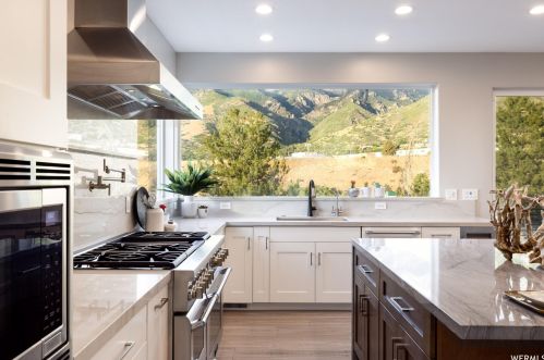 9093 Cyn Gate Cir, Sandy UT 84093-3807 exterior