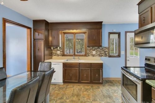 156 Avery St, Manchester CT 06042-1756 exterior