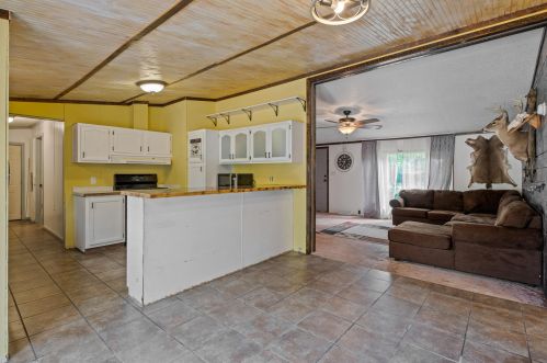 663 Maple Is Rd, Meskegon MI 49442-9479 exterior