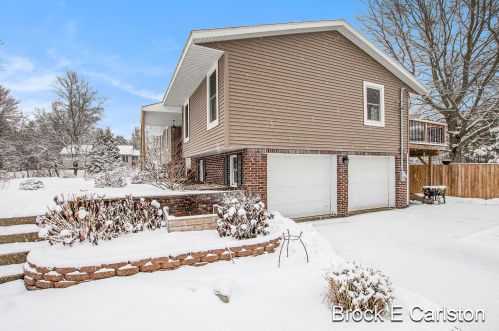 3566 Brooks Rd, Meskegon MI 49444-7740 exterior