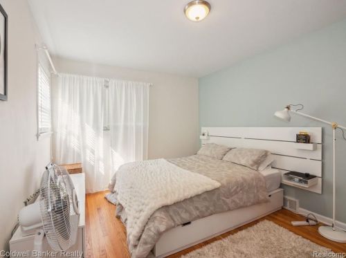 405 Tacoma St, Clawson MI  48017-1916 exterior