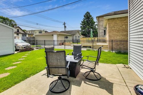 4135 Melvina Ave, Chicago IL 60638-3512 exterior