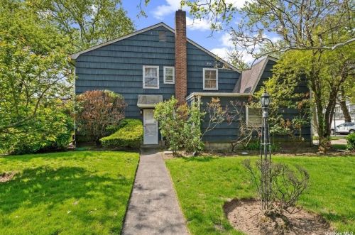 860 Longview Ave, Valley Stream, NY 11581-2825