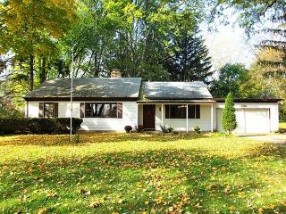1106 Randall Rd, Aurora, IL 60506-1324