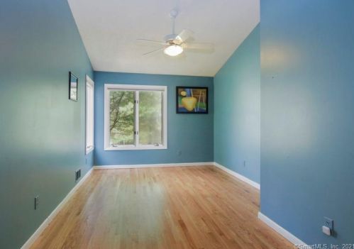 2 Deepwood Dr, Farmington CT 06032-1147 exterior