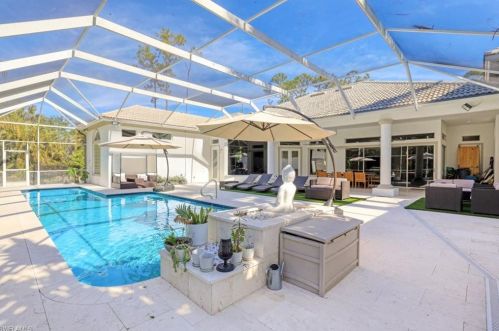 4055 1 Ave, Naples FL 34102-5905 exterior