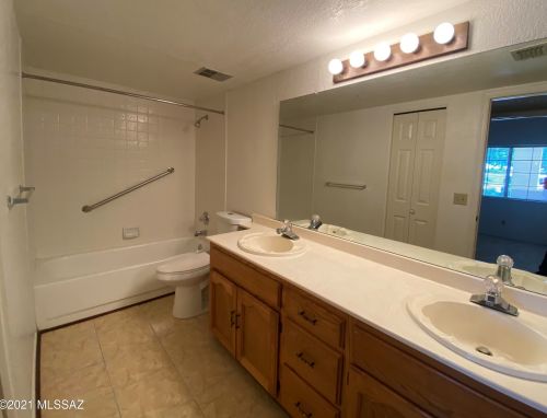 1200 River Rd, Tucson AZ 85704-2522 exterior