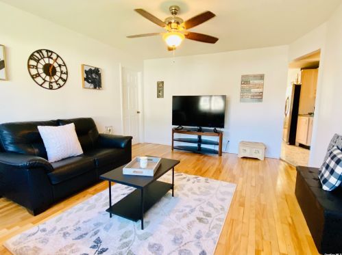 489 18th St, Babylon, NY 11704-2201