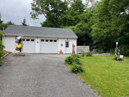 33 South St, Patterson, NY 12563-3102