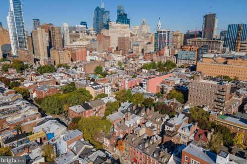 1016 Clinton St, Philadelphia PA 19107-6017 exterior