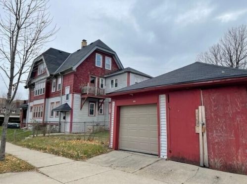 2575 45th St, Milwaukee WI  53210-2915 exterior