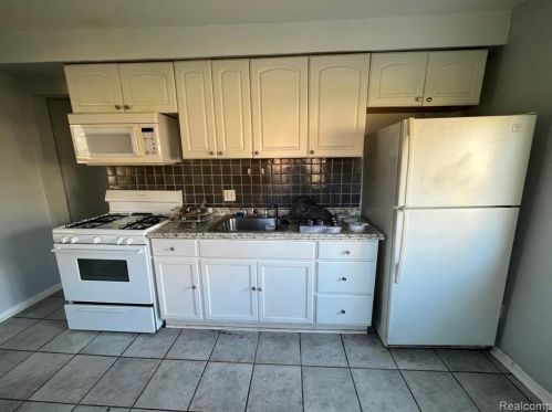 25604 Ross St, Dearborn Heights MI  48125-1143 exterior