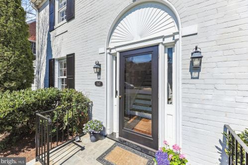 3147 Tennyson St, Washington, DC 20015-2359