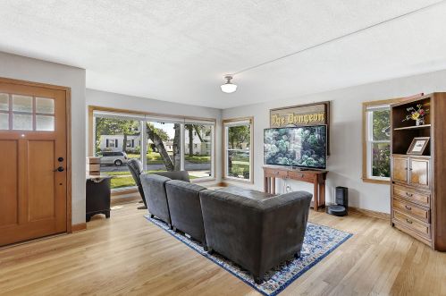 3369 65th St, Milwaukee, WI 53219-4208