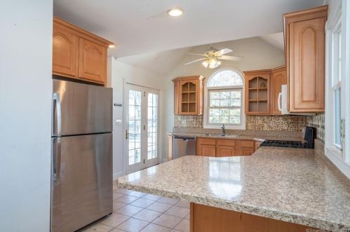 566 Park Rd, Hartford CT 06119-1749 exterior