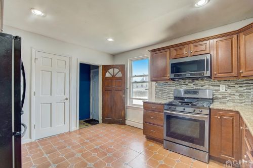 379 Barclay St, Perth Amboy NJ 08861-3128 exterior