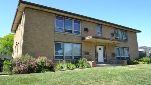 9118 Grantosa Dr, Milwaukee, WI 53225-5077