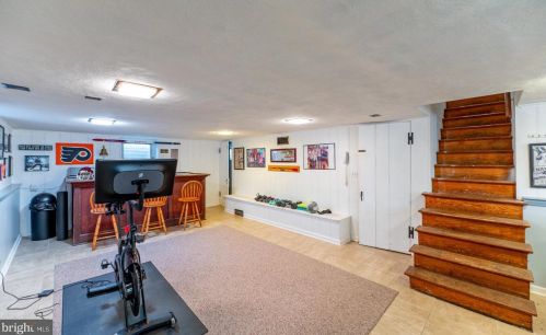 5 Lexington Ave, Pittsburgh PA 15215-3218 exterior