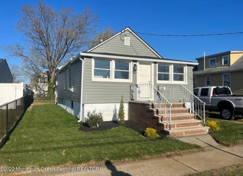 25 Monmouth Ave, Middletown NJ  07748-5732 exterior