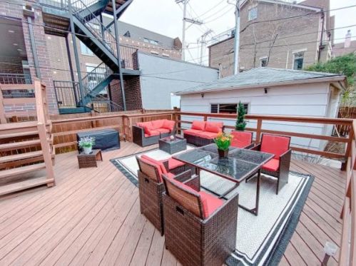 2743 Greenview Ave, Chicago IL 60657-4007 exterior