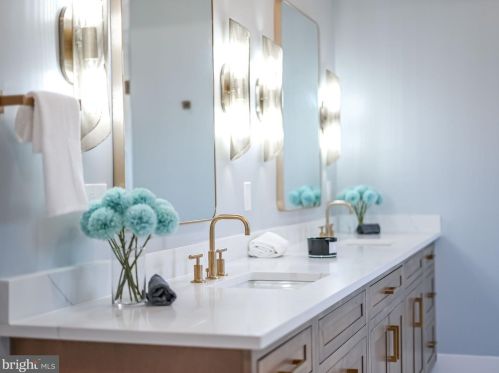 1422 Mayflower Dr, Mc Lean VA 22101-5615 exterior