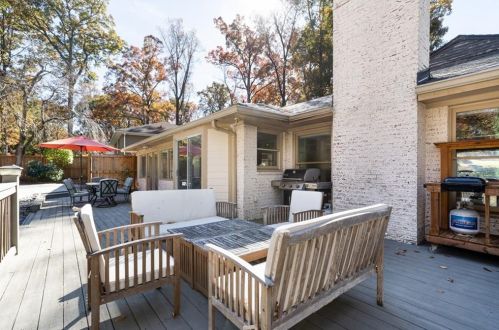 2519 Clairmont Rd, Atlanta GA 30329-2713 exterior