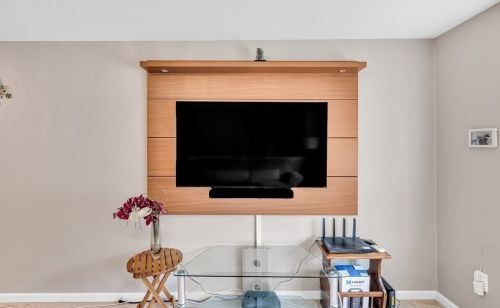 128 Tallyho Dr, Springfield MA  01118-1944 exterior