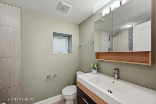 4530 Drake Ave, Chicago IL 60659-2218 exterior