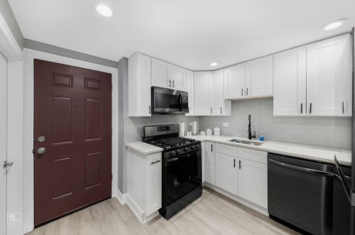 1307 Kedzie Ave, Chicago IL 60652-2602 exterior