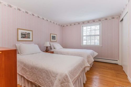 47 Lexton Dr, Farmington CT 06032-2412 exterior