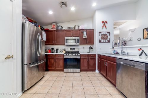 7646 Coleville St, Tucson AZ 85746-2512 exterior