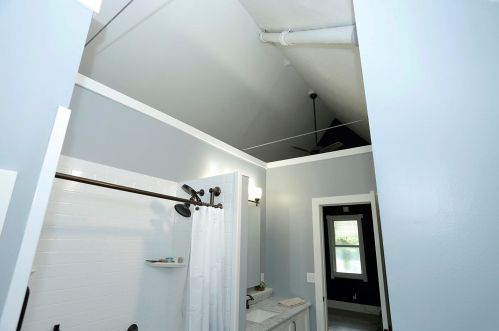 3237 Booth St, Milwaukee WI 53212-2135 exterior