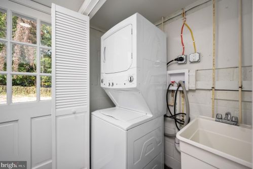 5710 Larpin Ln, Alexandria VA 22310-1249 exterior