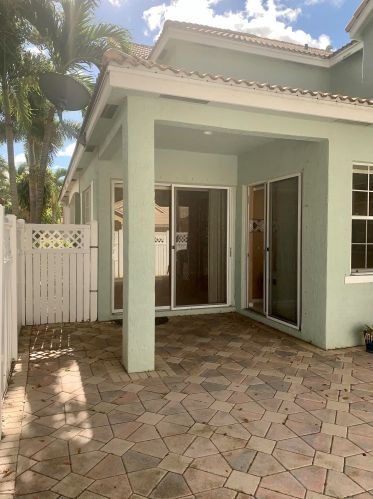 5516 Boynton Gardens Dr, Boynton Beach FL 33437-5342 exterior