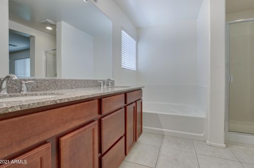 2694 73 Dr, Phoenix AZ 85043-2044 exterior