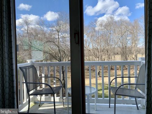 6 Kari Ct, Jackson Twp NJ 08527-1377 exterior