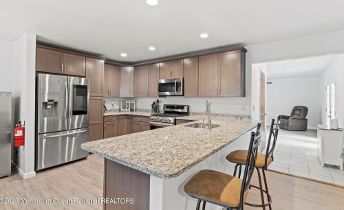 37 Chain Blvd, Berkeley Township NJ 08721-1925 exterior