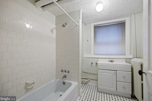 2010 Hillyer Pl, Washington DC 20009-1006 exterior