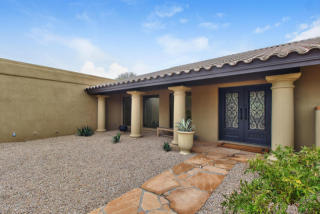 4554 Onyx Ave, Phoenix AZ  85028-4207 exterior