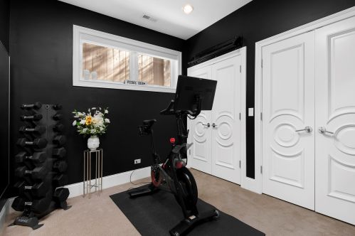 1131 Lill Ave, Chicago IL 60614-2296 exterior