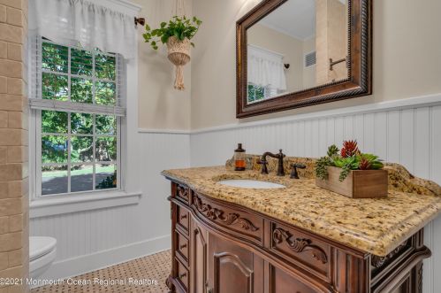 25 Memorial Pkwy, Atlantic Highlands NJ 07716-1655 exterior