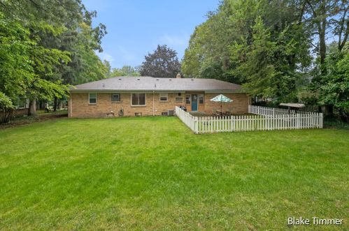 1525 Berkshire Dr, Grand Rapids MI 49508-1423 exterior