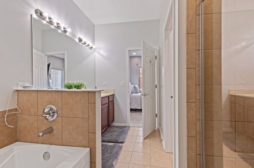 2502 Calumet Ave, Chicago IL  60616-2439 exterior