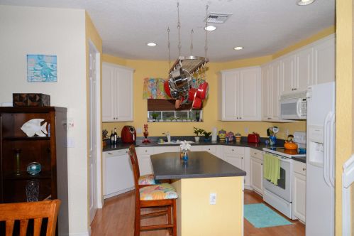 1948 Grand Dr, Fort Pierce FL 34952-7795 exterior