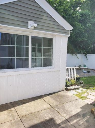 18 Balmoral Ave, Providence RI  02908-2202 exterior