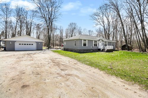 4348 112th St, Grant, MI 49327-9755