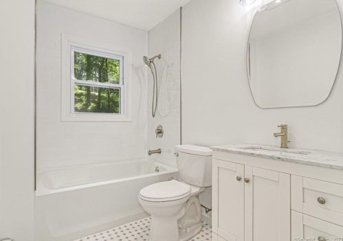 24 Aspen Ledges Rd, Ridgefield CT 06877-1826 exterior