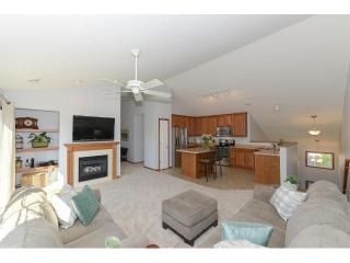 2925 Spy Glass Dr, Chaska, MN 55318-1183