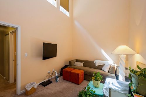 931 Kingsbury St, Chicago IL 60610-7431 exterior