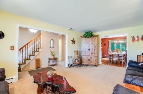 40 Kent Rd, Valley Stream NY 11580-3333 exterior